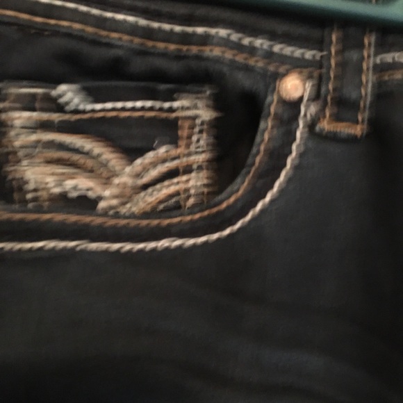 Hydraulic stretch mid rise capris - Picture 3 of 7